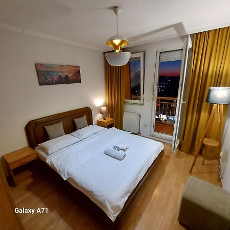 Gorgeous Apartment With City View In The City Center 프리슈티나 외부 사진
