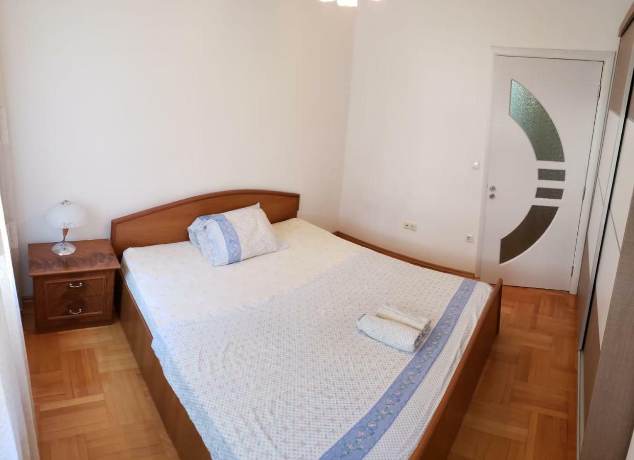 Gorgeous Apartment With City View In The City Center 프리슈티나 외부 사진