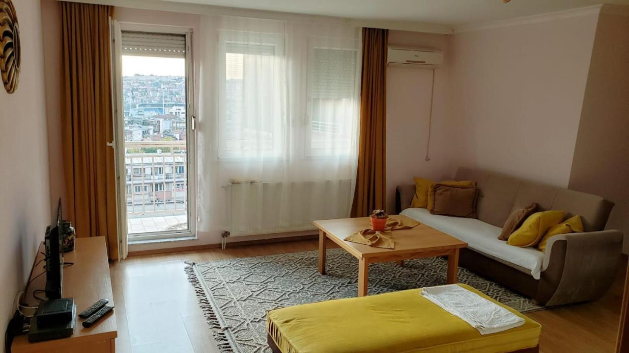 Gorgeous Apartment With City View In The City Center 프리슈티나 외부 사진