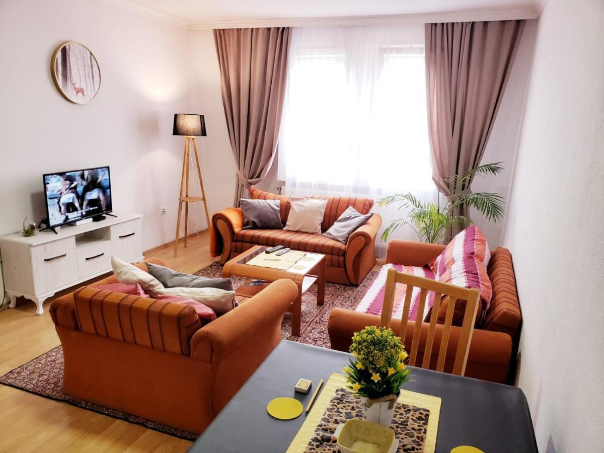 Gorgeous Apartment With City View In The City Center 프리슈티나 외부 사진
