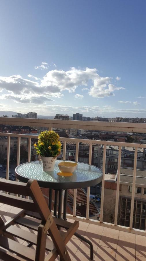 Gorgeous Apartment With City View In The City Center 프리슈티나 외부 사진